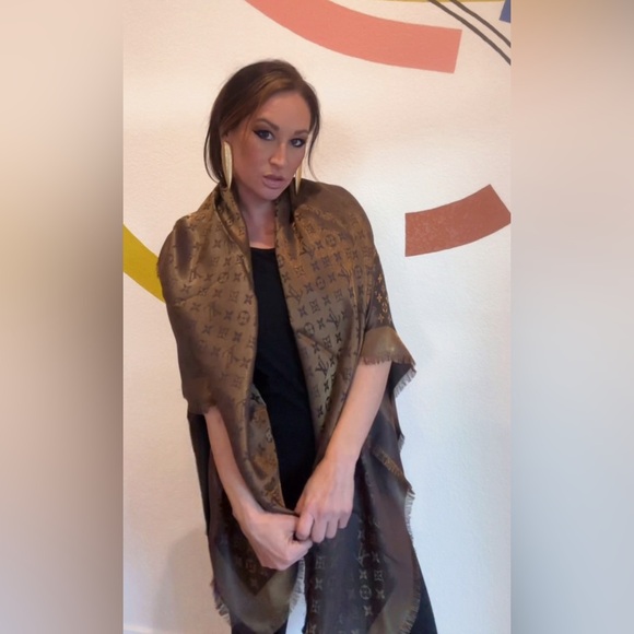 Louis Vuitton Monogram Scarf - Picture 7 of 10